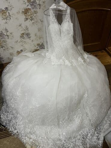 Zerif el işi ile hazırlanmış gelinlik modeli
1 defe geyinilib lalafo.az -da Zerif el işi ile hazırlanmış gelinlik modeli
1 defe geyinilib