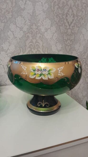 Şüşə dekorativ kasayla tanış olun: - Material: qalın, yüksək lalafo.az -da Şüşə dekorativ kasayla tanış olun: - Material: qalın, yüksək