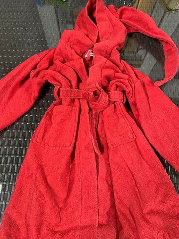 Qırmızı uşaq xalatı - Model: kapüşonlu, uzun uc hissəli şən kapüşon - lalafo.az -da Qırmızı uşaq xalatı - Model: kapüşonlu, uzun uc hissəli şən kapüşon -