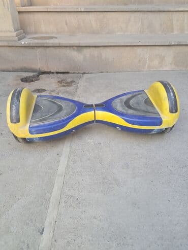 Mavi və sarı rənglərdə olan bu hoverboard, dayanıqlı təkərləri və lalafo.az -da Mavi və sarı rənglərdə olan bu hoverboard, dayanıqlı təkərləri və