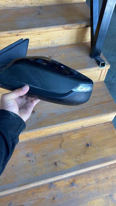 Qara rəngli, dönmə işığı olan avtomobilin yan güzgüsü. Bu güzgü, yəqin lalafo.az -da Qara rəngli, dönmə işığı olan avtomobilin yan güzgüsü. Bu güzgü, yəqin