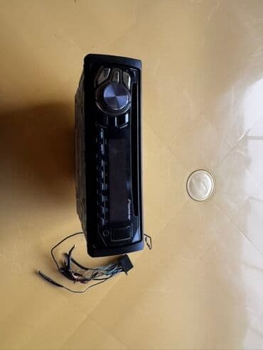 Pioneer markalı bu avtomobil stereo sistemi qara rəngdədir və tək DIN lalafo.az -da Pioneer markalı bu avtomobil stereo sistemi qara rəngdədir və tək DIN