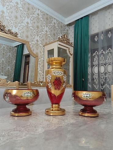 Qədimi Çexiya Bogema dəsti - Güldan və 2 ədəd Meyvə Qabı. Real lalafo.az -da Qədimi Çexiya Bogema dəsti - Güldan və 2 ədəd Meyvə Qabı. Real