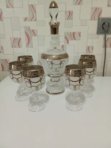 Zərif dizaynlı şüşə likyor dəsti - Tərkibi: 1 ədəd qapaqlı qrafin və lalafo.az -da Zərif dizaynlı şüşə likyor dəsti - Tərkibi: 1 ədəd qapaqlı qrafin və