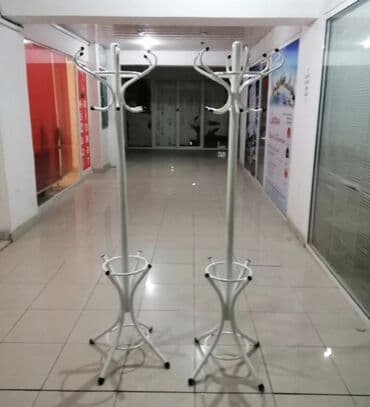 Metal asılqan – döşəmə tipi - Material: qalın divarlı metal boru, toz lalafo.az -da Metal asılqan – döşəmə tipi - Material: qalın divarlı metal boru, toz