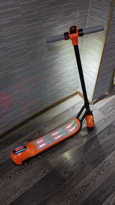 Zaryatkali Skuter 4 defe surulub yeniden secilmir bulutusla musiqi lalafo.az -da Zaryatkali Skuter 4 defe surulub yeniden secilmir bulutusla musiqi