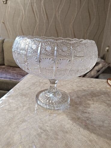 Bohemia kristal meyvə, şirniyyat vazı (ayaqlı) - Material: yüksək lalafo.az -da Bohemia kristal meyvə, şirniyyat vazı (ayaqlı) - Material: yüksək