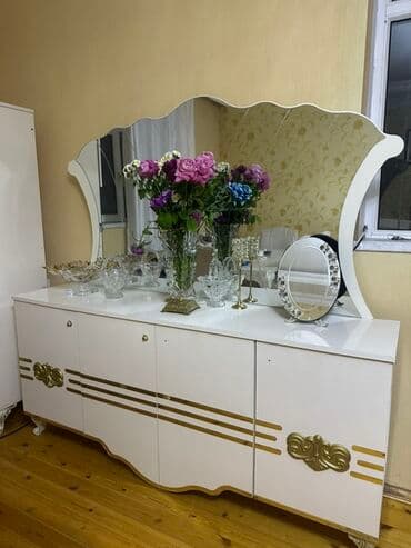 Klassik üslubda qonaq otağı üçün mebel dəsti - Rəng: ağ, qızılı dekor lalafo.az -da Klassik üslubda qonaq otağı üçün mebel dəsti - Rəng: ağ, qızılı dekor