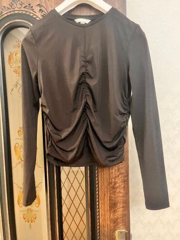 H & M. qəhvəyi rəngdə, uzunqollu, yumru yaxa. yeni - Ön hissədə lalafo.az -da H & M. qəhvəyi rəngdə, uzunqollu, yumru yaxa. yeni - Ön hissədə