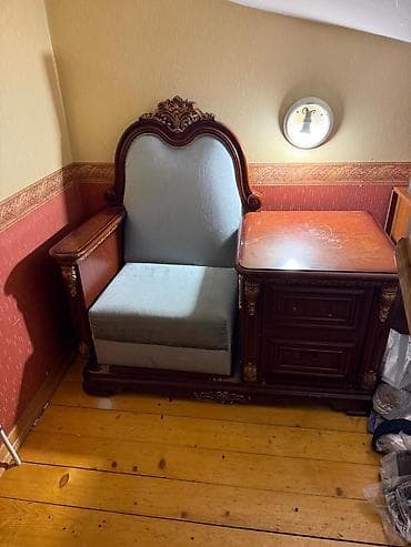 Klassik üslubda kombinə edilmiş oturacaq və tumbalı masa dəsti - lalafo.az -da Klassik üslubda kombinə edilmiş oturacaq və tumbalı masa dəsti -