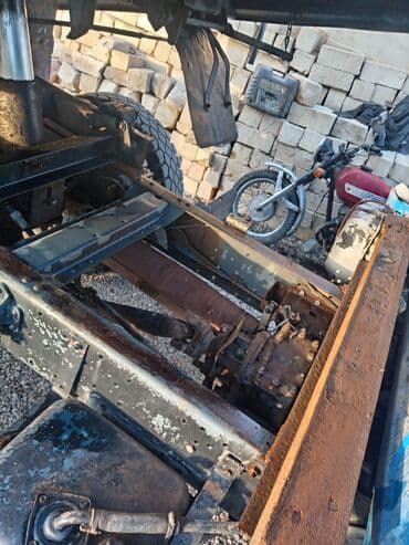 ZIL 130 tipli özdumperli yük maşını - Kuzov: üçtərəfli açılan metal lalafo.az -da ZIL 130 tipli özdumperli yük maşını - Kuzov: üçtərəfli açılan metal