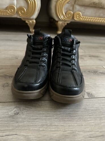 RUN brendi kişi ayaqqabısı - Model: orta boğazlı casual - Rəng: qara lalafo.az -da RUN brendi kişi ayaqqabısı - Model: orta boğazlı casual - Rəng: qara