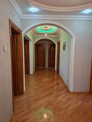 ремонт мебели: Təsviri: Klassik üslubda tam təmirli mənzil interyeri - Geniş dəhliz at lalafo.az — 4 ремонт мебели: Təsviri: Klassik üslubda tam təmirli mənzil interyeri - Geniş dəhliz — 4