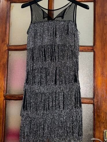 Qara-gümüş rəngli franslı gecə paltarı - Model: düz kəsimli, dizə lalafo.az -da Qara-gümüş rəngli franslı gecə paltarı - Model: düz kəsimli, dizə