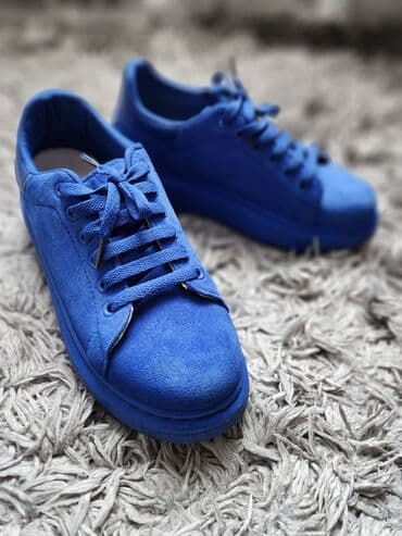 Mavi rəngli unisex idman ayaqqabısı - Parlaq kobalt-mavi ton - lalafo.az -da Mavi rəngli unisex idman ayaqqabısı - Parlaq kobalt-mavi ton -