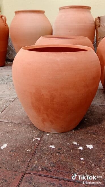 Saxsi böyük gül qabi hündürlük 40 sm diametri 45 sm əldə 8ədəd var lalafo.az -da Saxsi böyük gül qabi hündürlük 40 sm diametri 45 sm əldə 8ədəd var