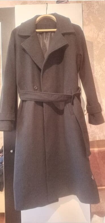 Qadın üçün tünd boz rəngdə palto - Kəsim: klassik düz siluet, dizə lalafo.az -da Qadın üçün tünd boz rəngdə palto - Kəsim: klassik düz siluet, dizə