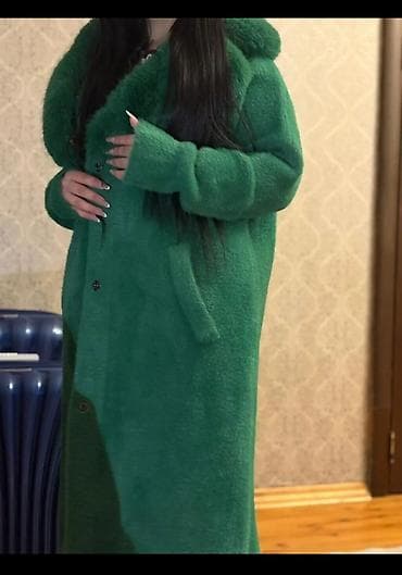 Qadin üçün uzun, qapüşonlu yaşıl palto. - Parça: yumşaq, tüklü lalafo.az -da Qadin üçün uzun, qapüşonlu yaşıl palto. - Parça: yumşaq, tüklü