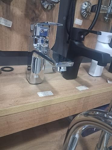 Vanna otağı üçün masaüstü qarışdırıcı kran - Material: parlaq xrom at lalafo.az Vanna otağı üçün masaüstü qarışdırıcı kran - Material: parlaq xrom