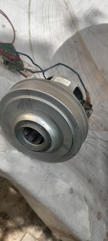 Tozsoranlar üçün nəzərdə tutulmuş silindrik mühərrik. Gümüşü rəngli lalafo.az -da Tozsoranlar üçün nəzərdə tutulmuş silindrik mühərrik. Gümüşü rəngli