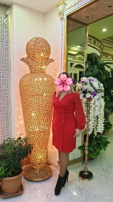 Ön hissədə düyməli detallara və kəmərli belə malik qırmızı qadın mini lalafo.az -da Ön hissədə düyməli detallara və kəmərli belə malik qırmızı qadın mini