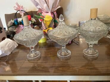 Kəsilmiş naxışlı şüşə qab dəsti - Üç ədəd ayaqlı, qapaqlı şirniyyat lalafo.az -da Kəsilmiş naxışlı şüşə qab dəsti - Üç ədəd ayaqlı, qapaqlı şirniyyat