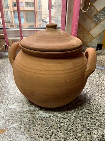 Buğlama, dolma, piti və s. bişirmək üçün saxsı küp. İstifadə olunduğu lalafo.az -da Buğlama, dolma, piti və s. bişirmək üçün saxsı küp. İstifadə olunduğu