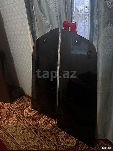 Bu iki qara rəngli panel, yuxarı hissəsi əyri formada olan, hamar və lalafo.az -da Bu iki qara rəngli panel, yuxarı hissəsi əyri formada olan, hamar və