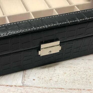 Saat qabı 10 ededi 50 azn 6 ededli ustu suse material taxta 50 azn.12 lalafo.az -da — 8 Saat qabı 10 ededi 50 azn 6 ededli ustu suse material taxta 50 azn.12 — 8