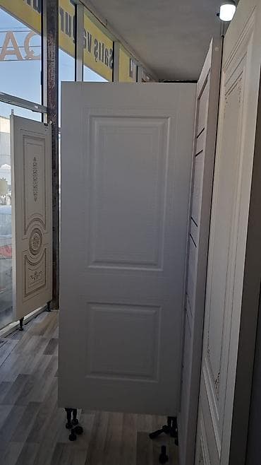 Ağ rəngli daxili qapı paneli - Klasik relyefli panelli dizayn lalafo.az -da Ağ rəngli daxili qapı paneli - Klasik relyefli panelli dizayn