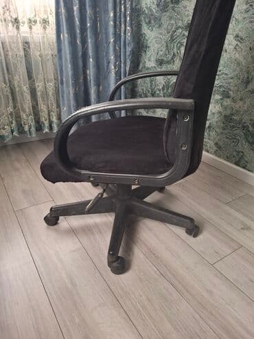 Офисные стулья: Ofis kreslosu – yüksək arxalı, yumşaq örtüklü, təkərli model at lalafo.az — 4 Офисные стулья: Ofis kreslosu – yüksək arxalı, yumşaq örtüklü, təkərli model — 4