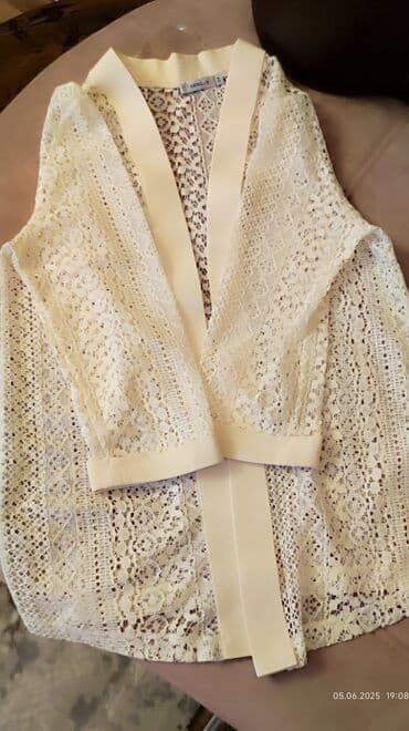 Sheggy markalı, krem rəngli, güpür detallı. Yüngül və zərif materialı lalafo.az -da Sheggy markalı, krem rəngli, güpür detallı. Yüngül və zərif materialı