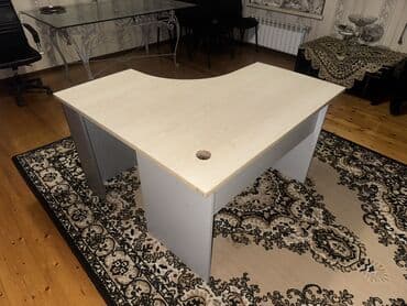 İşçi üçün, Künc masa lalafo.az -da İşçi üçün, Künc masa