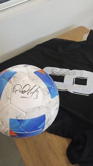 Kolleksiya üçün nadir futbol dəsti - Avtograflı futbol topu: Rəsmi lalafo.az -da Kolleksiya üçün nadir futbol dəsti - Avtograflı futbol topu: Rəsmi