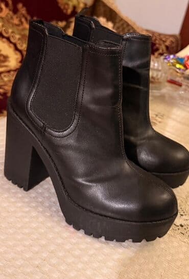 Угги: Qara qadın botları – kalın platformalı və hündür, kvadrat formalı at lalafo.az — 3 Угги: Qara qadın botları – kalın platformalı və hündür, kvadrat formalı — 3