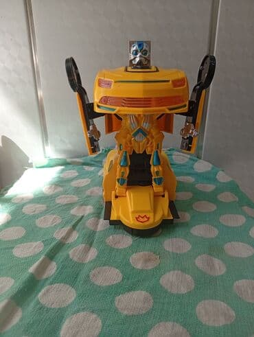 Sarı rəngli, qara zolaqlı, robotdan maşına çevrilə bilən transformer lalafo.az -da Sarı rəngli, qara zolaqlı, robotdan maşına çevrilə bilən transformer