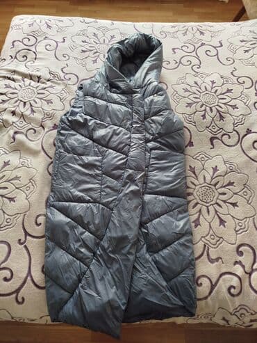 Uzun, kapüşonlu, quilted üslubda qadın jileti. - Rəng: boz - Model: ön lalafo.az -da Uzun, kapüşonlu, quilted üslubda qadın jileti. - Rəng: boz - Model: ön