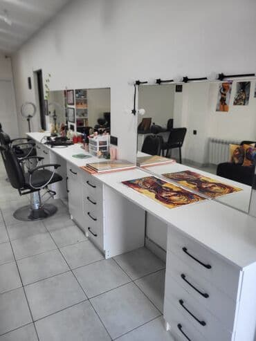 İşlənmiş, Makiyaj üçün masa, Güzgülü lalafo.az -da İşlənmiş, Makiyaj üçün masa, Güzgülü