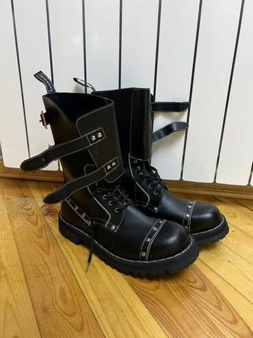 Qara unisex ağır stil botlar.Yenidir.Heç geyinilmeyib.(Hediyye olunub lalafo.az -da Qara unisex ağır stil botlar.Yenidir.Heç geyinilmeyib.(Hediyye olunub
