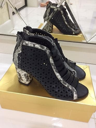 Ayaqqabi 38razmerdi 20 azn satilir hec bir deffekti yoxdu lalafo.az -da Ayaqqabi 38razmerdi 20 azn satilir hec bir deffekti yoxdu