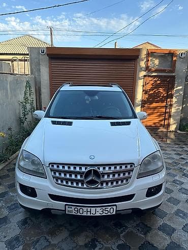 Mercedes-Benz M-Class (W164) ağ rəngli SUV Texniki və xarici lalafo.az -da Mercedes-Benz M-Class (W164) ağ rəngli SUV Texniki və xarici
