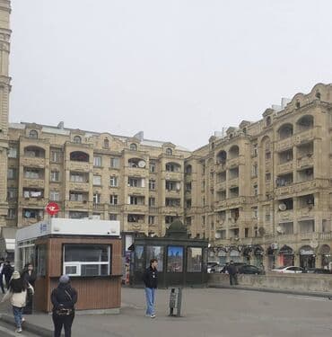 Гянджлик метро 5 этажное здание на 3-м этаже 3-х комнатная квартира с lalafo.az -da Гянджлик метро 5 этажное здание на 3-м этаже 3-х комнатная квартира с