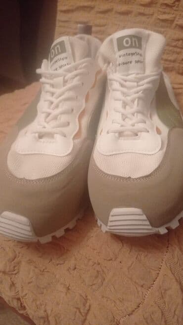 Unisex idman üslublu krossovka - Rənglər: ağ, açıq bej, zeytun-yaşıl lalafo.az -da Unisex idman üslublu krossovka - Rənglər: ağ, açıq bej, zeytun-yaşıl