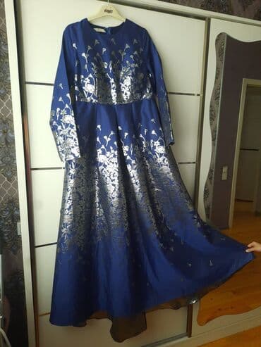 Ziyafət paltarıdı. Qollarında ve belinde gizlin zamoku var. Altinda lalafo.az -da Ziyafət paltarıdı. Qollarında ve belinde gizlin zamoku var. Altinda