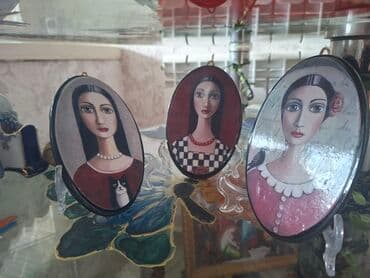 3 eded el isidir. divardan asmaq ucun asilqani da
var lalafo.az -da 3 eded el isidir. divardan asmaq ucun asilqani da
var