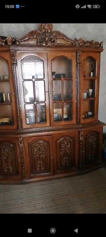 Klassik üslubda böyük vitrinli bufet - Material: tam ağac (təxminən lalafo.az -da Klassik üslubda böyük vitrinli bufet - Material: tam ağac (təxminən