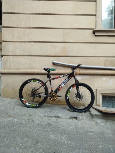 26 liqdir - Rəng: qara-qırmızı, dinamik qrafiklər və “VISTA” yazılı lalafo.az -da 26 liqdir - Rəng: qara-qırmızı, dinamik qrafiklər və “VISTA” yazılı