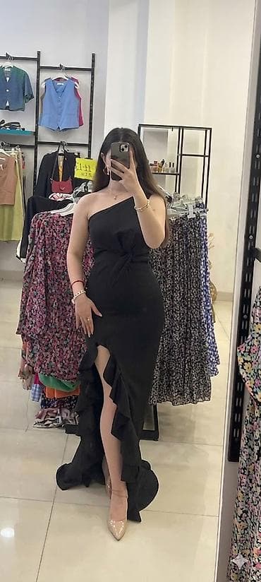 Qara 25 azn etiket usdunde m razmer .digeri 40 azn satilir 2 3defe lalafo.az -da Qara 25 azn etiket usdunde m razmer .digeri 40 azn satilir 2 3defe