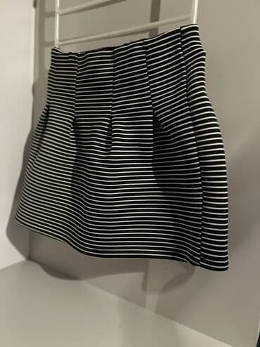 Qısa və midi ətək dəsti - Model 1: Qara-ağ üfüqi zolaqlı mini ətək lalafo.az -da Qısa və midi ətək dəsti - Model 1: Qara-ağ üfüqi zolaqlı mini ətək