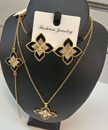 Vərəqləyin. Yeni dəstlər, zirkon daşlı,böyük ölçüdür.Sep 70 lalafo.az -da Vərəqləyin. Yeni dəstlər, zirkon daşlı,böyük ölçüdür.Sep 70